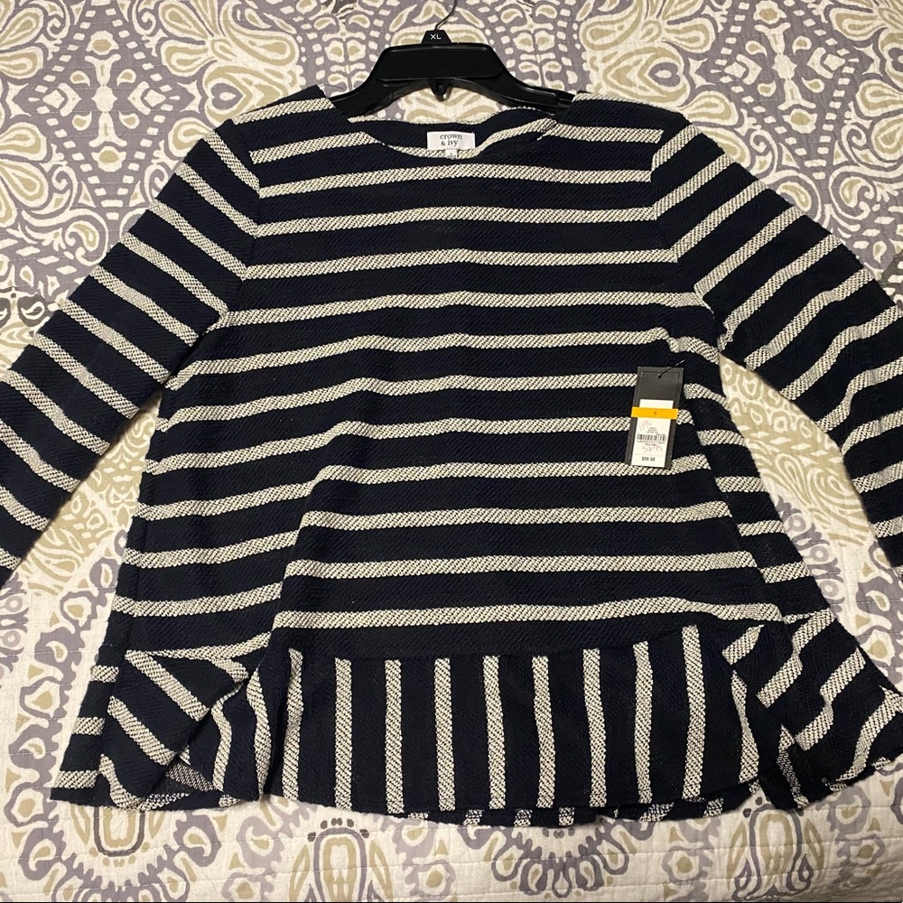 Women’s Small Crown & Ivy top